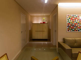 Apartamento Alphaville, Stark Arquitetura Stark Arquitetura Modern corridor, hallway & stairs