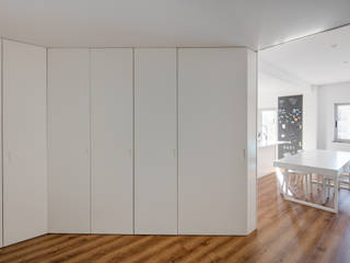 Xavi House, Contexto ® Contexto ® Pasillos, vestíbulos y escaleras de estilo minimalista Derivados de madera Transparente