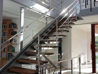 AMPLIACIÓN DE VIVIENDA EN EL GOLF DE NAVATA, Irabé Projectes Irabé Projectes Modern Corridor, Hallway and Staircase