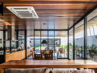 CASA ATS, Cornetta Arquitetura Cornetta Arquitetura Salas de jantar modernas