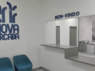 Centro Comercial Nova Arcada Braga - Decoração de Interiores, MOYO - Decoração de Interiores MOYO - Decoração de Interiores Minimalist corridor, hallway & stairs Plastic