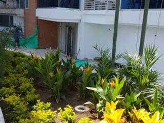 CONJUNTO MEDITERRANEAN TOWERS - BARRANQUILLA - COLOMBIA, BRASSICA SOLUCIONES PAISAJISTICAS S.A.S. BRASSICA SOLUCIONES PAISAJISTICAS S.A.S. Tropical style garden