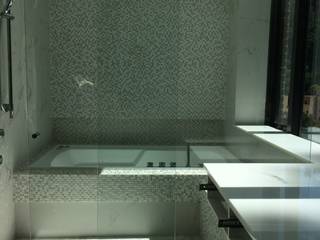 Apto Rosales, marisagomezd marisagomezd 現代浴室設計點子、靈感&圖片 磁磚 White
