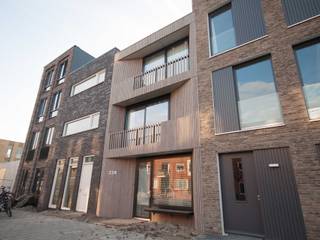 Zelfbouwwoning Loggia house, Amsterdam IJburg, 8A Architecten 8A Architecten 모던스타일 주택 우드 우드 그레인