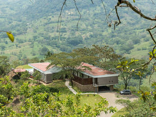 Casa La Siria, toroposada arquitectos sas toroposada arquitectos sas Nhà phong cách nhiệt đới