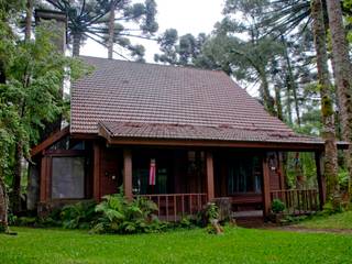 Casa Pinus, CABRAL Arquitetos CABRAL Arquitetos Rustic style house Wood Wood effect