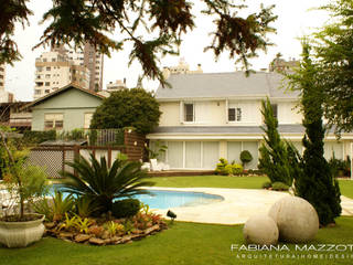 Casa Clássica de 1700m2, Fabiana Mazzotti Arquitetura e Interiores Fabiana Mazzotti Arquitetura e Interiores บ้านและที่อยู่อาศัย