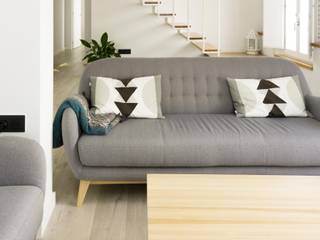 El hogar de Laura, Pedro y Pepe, Emmme Studio Interiorismo Emmme Studio Interiorismo Scandinavian style living room Wood Wood effect