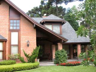 CASA Araucaria, CABRAL Arquitetos CABRAL Arquitetos Country style house Bricks