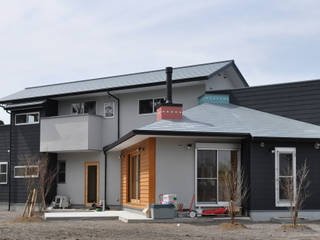 長湯温泉 丘の家（大分県）, （株）独楽蔵 KOMAGURA （株）独楽蔵 KOMAGURA Modern houses