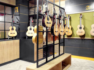 Alhambra Guitarras, Pilar Molina Pilar Molina Commercial spaces Wood Wood effect