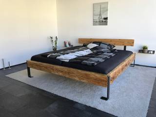 Bett 2 - Designmöbel aus antikem Holz, woodesign Christoph Weißer woodesign Christoph Weißer Moderne Schlafzimmer Holz Braun