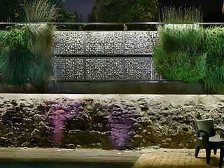 Showroom AIR GARDEN I "Jardín vertical sobre muro de piedra", AIR GARDEN AIR GARDEN Jardins modernos