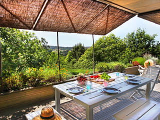 RUSTICASA | Casa do Brezo em Paredes de Coura, RUSTICASA RUSTICASA Balcones y terrazas de estilo asiático Madera Acabado en madera