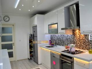 İç açıcı beyazın hakim olduğu modern mutfak dekorasyonumuz, Konset Mobilya Tasarım Konset Mobilya Tasarım Modern style kitchen
