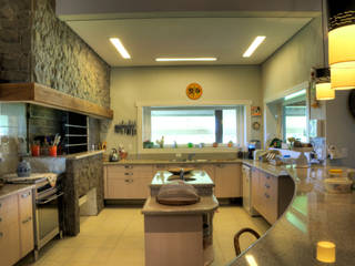 Casa Verde, CABRAL Arquitetos CABRAL Arquitetos Country style kitchen