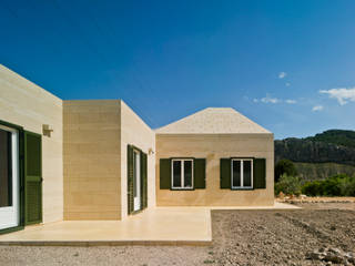 Vivienda particular con aplacado de piedra natural, Rosal Stones Rosal Stones Casas mediterráneas Arenisca