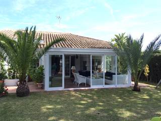 Cerramiento de patio exterior con cortinas de cristal, Kauma Kauma Klasyczne domy Aluminium/Cynk