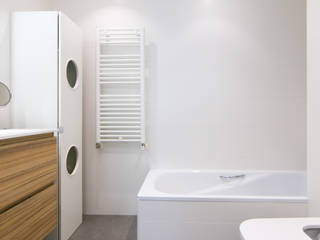 REFORMA PISO SAN JUAN, Rooms de Cocinobra Rooms de Cocinobra Modern bathroom