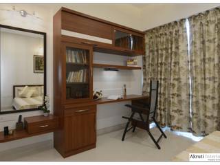 4 Bhk Apartment at Amanora, Pune, Akruti Interiors Pune Akruti Interiors Pune モダンスタイルの寝室 合板（ベニヤ板）