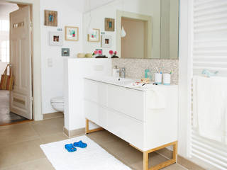 Urlaub im eigenen Badezimmer, Birgit Knutzen Innenarchitektur Birgit Knutzen Innenarchitektur Scandinavian style bathroom Beige