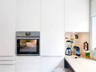 Schöner kochen und leben in einer Miniküche, Birgit Knutzen Innenarchitektur Birgit Knutzen Innenarchitektur Moderne Küchen Weiß