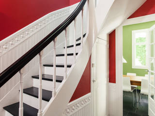 Rénovation d'une maison Tourangelle, MadaM Architecture MadaM Architecture Eclectic style corridor, hallway & stairs Red