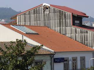 REMODELAÇÃO TELHADO CASA SENHORIAL, OCCO OCCO Rustic style house