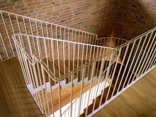 Tuscany house, roberto lazzeroni roberto lazzeroni Modern corridor, hallway & stairs