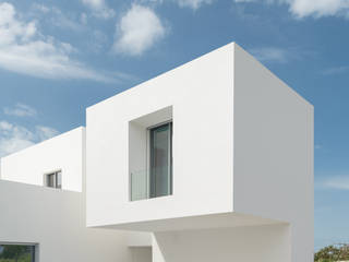 Entre dois Muros Brancos, Corpo Atelier Corpo Atelier Casas modernas