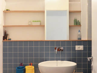 Appartamento C, studiovert studiovert Scandinavian style bathroom