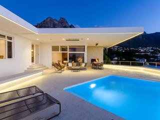 Camps Bay House 1, GSQUARED architects GSQUARED architects บ้านและที่อยู่อาศัย White