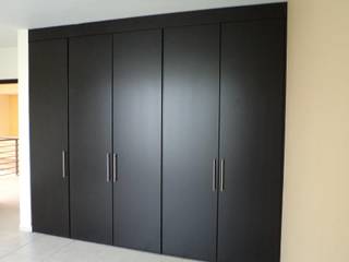 CLOSETS, DLR ARQUITECTURA/ DLR DISEÑO EN MADERA DLR ARQUITECTURA/ DLR DISEÑO EN MADERA 미니멀리스트 드레싱 룸 우드 우드 그레인