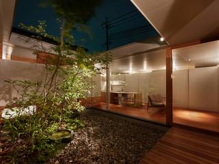 中庭のある平屋（コートハウス） / House in Sekiya, 藤原・室 建築設計事務所 藤原・室 建築設計事務所 Modern garden White