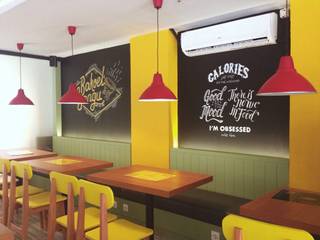 Bakoel Sangu Cafe & Bistro, RANAH RANAH Espacios comerciales Amarillo