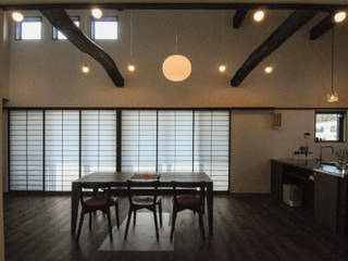 白井の家 ～中庭のある家～, 高松設計事務所 高松設計事務所 Modern living room Solid Wood Multicolored