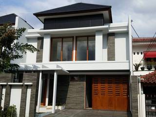 Rumah Bergaya Bali Modern di Cinere, Studio JAJ Studio JAJ Rumah Tropis