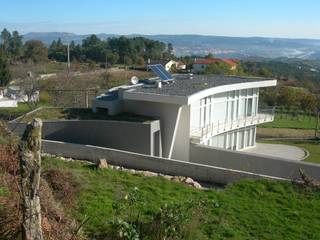 Casa em Moçães, GUIDA_Gabinete de Urbanismo, Interiores, Desenho e Arquitetura GUIDA_Gabinete de Urbanismo, Interiores, Desenho e Arquitetura منازل