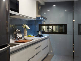 俐落冷調的色系安排，肩負著好整理與個性化的使命 弘悅國際室內裝修有限公司 Modern kitchen Glass Grey