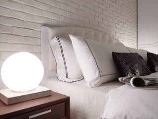 現代燈飾與古典床背搭配木製邊桌別有一番風味 弘悅國際室內裝修有限公司 Modern Bedroom Glass White Lighting