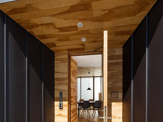 haus-duo, 一級建築士事務所haus 一級建築士事務所haus Corredores, halls e escadas escandinavos Madeira Acabamento em madeira