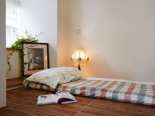 單身女子公寓，不需要多餘的隔間，喜歡開放多樣的活動空間 弘悅國際室內裝修有限公司 Country style bedroom Wood Wood effect