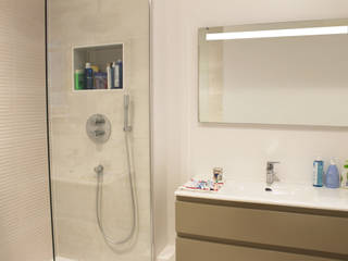 SALLE DE BAIN A STRASBOURG, Agence ADI-HOME Agence ADI-HOME Modern bathroom Chipboard Brown