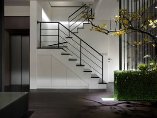 樓梯間的燈光設計提供了照明也豐富了視覺效果 品茉空間設計(夏川設計) Minimalist media room Iron/Steel Black