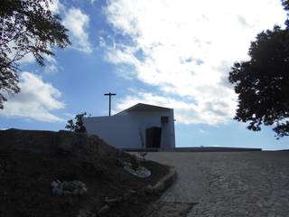 Capela em Arnadelo, GUIDA_Gabinete de Urbanismo, Interiores, Desenho e Arquitetura GUIDA_Gabinete de Urbanismo, Interiores, Desenho e Arquitetura Будинки