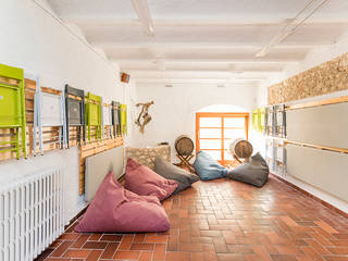 Casa en Sant Pau d'Ordal, Silvia R. Mallafré Silvia R. Mallafré Modern garage/shed