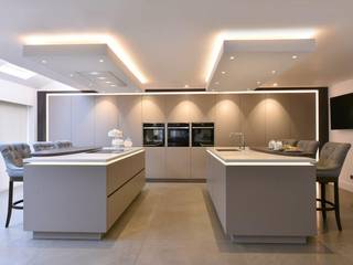 Mr and Mrs Walshaw's Kitchen, Diane Berry Kitchens Diane Berry Kitchens Moderne Küchen Plastik Grau