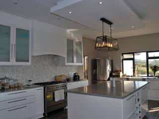 Project : The Howards, Capital Kitchens cc Capital Kitchens cc Classic style kitchen MDF White