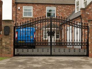 Ornate wrought iron gates, Swan Gates Swan Gates Klassieke tuinen