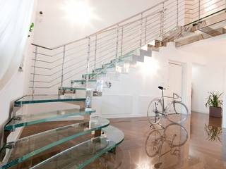 Интерьерная лестница Модель Laser Glass, Euroscala Euroscala Pasillos, vestíbulos y escaleras modernos